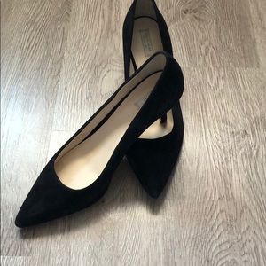Cole Haan Black Suede Vesta 65 mm Pumps sz 8